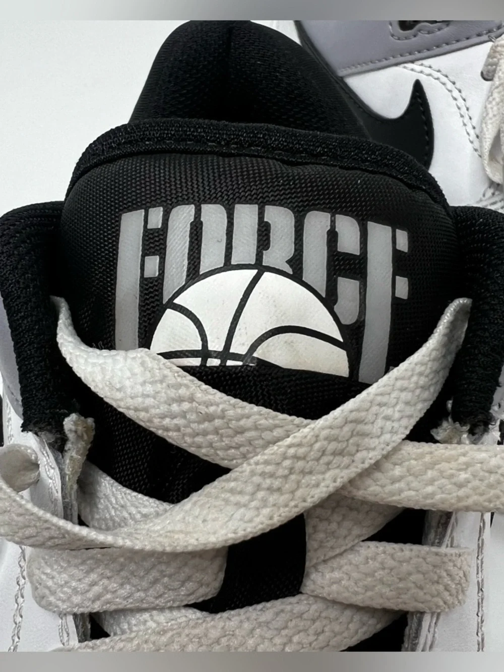 Nike Full Force Low Sneakers Youth Kids Sz 4.5 White & Black Basketball Casual